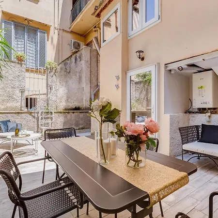 Bdc - The Secret Garden In Trevi Rome